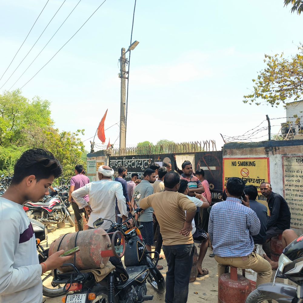 घाटमपुर में गैस सिलेंडर पर्याप्त मात्रा में उपलब्ध:एजेंसियों पर जांच करने पहुंचे SDM, लोगो से अफवाहों पर ध्यान न देने की अपील की