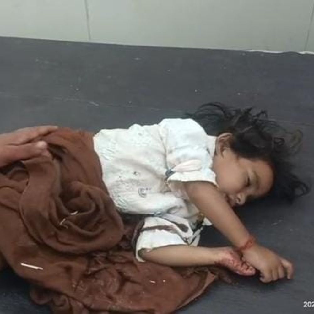 रेत से भरे ट्रैक्टर ने बाइक को रौंदा:  पति-पत्नी की मौके पर मौत; 2 साल की बेटी गंभीर, अपने गांव लौट रहा था दंपती – datia News
