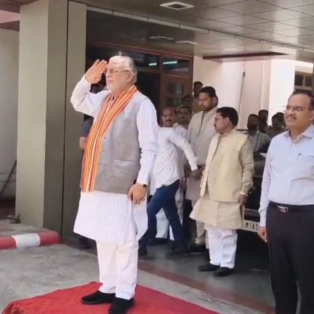 इटावा पहुंचे मंत्री सुरेश खन्ना:बोले- पंचायत चुनाव तय समय पर होंगे, गैस की कालाबाजारी करने वालों पर होगी कार्रवाई