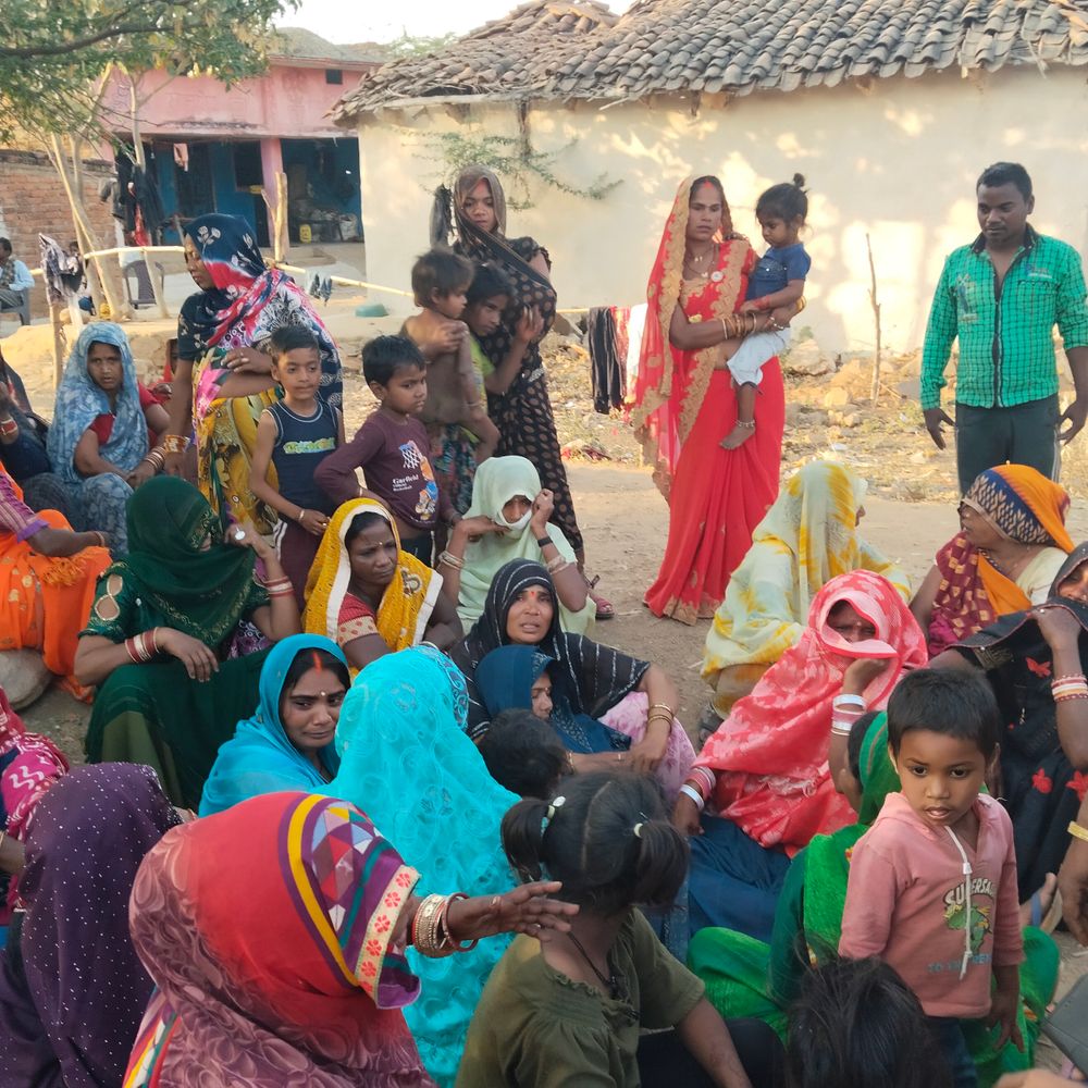 प्रयागराज में लापता दो वर्षीय बच्ची का शव मिला:घर से 50 मीटर दूर गड्ढे में मिला, तीन दिन से गायब थी