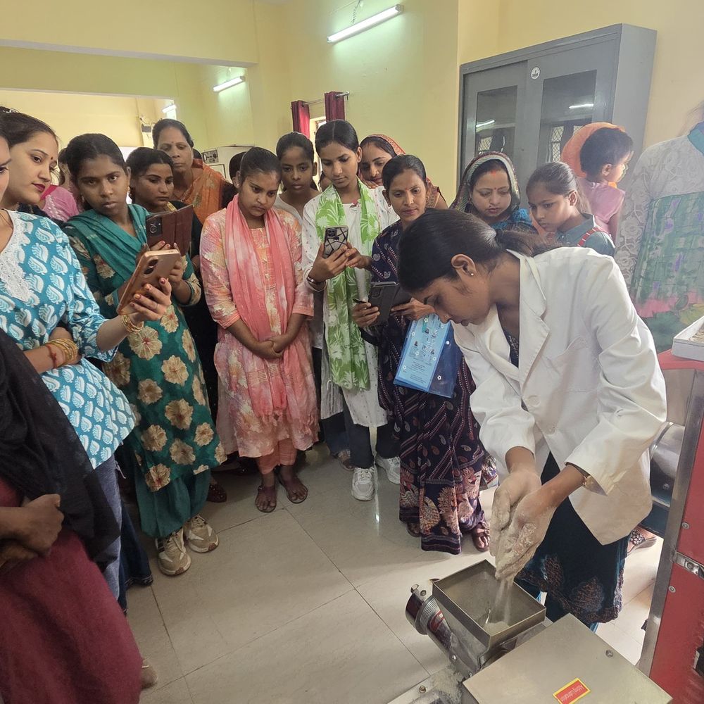 ग्रामीण महिलाओं को मोटे अनाज से आय बढ़ाने का प्रशिक्षण:कृषि विश्वविद्यालय में सिखाए गए मूल्य संवर्धित उत्पाद, तीसरे दिन केक बिस्कुट बनाया