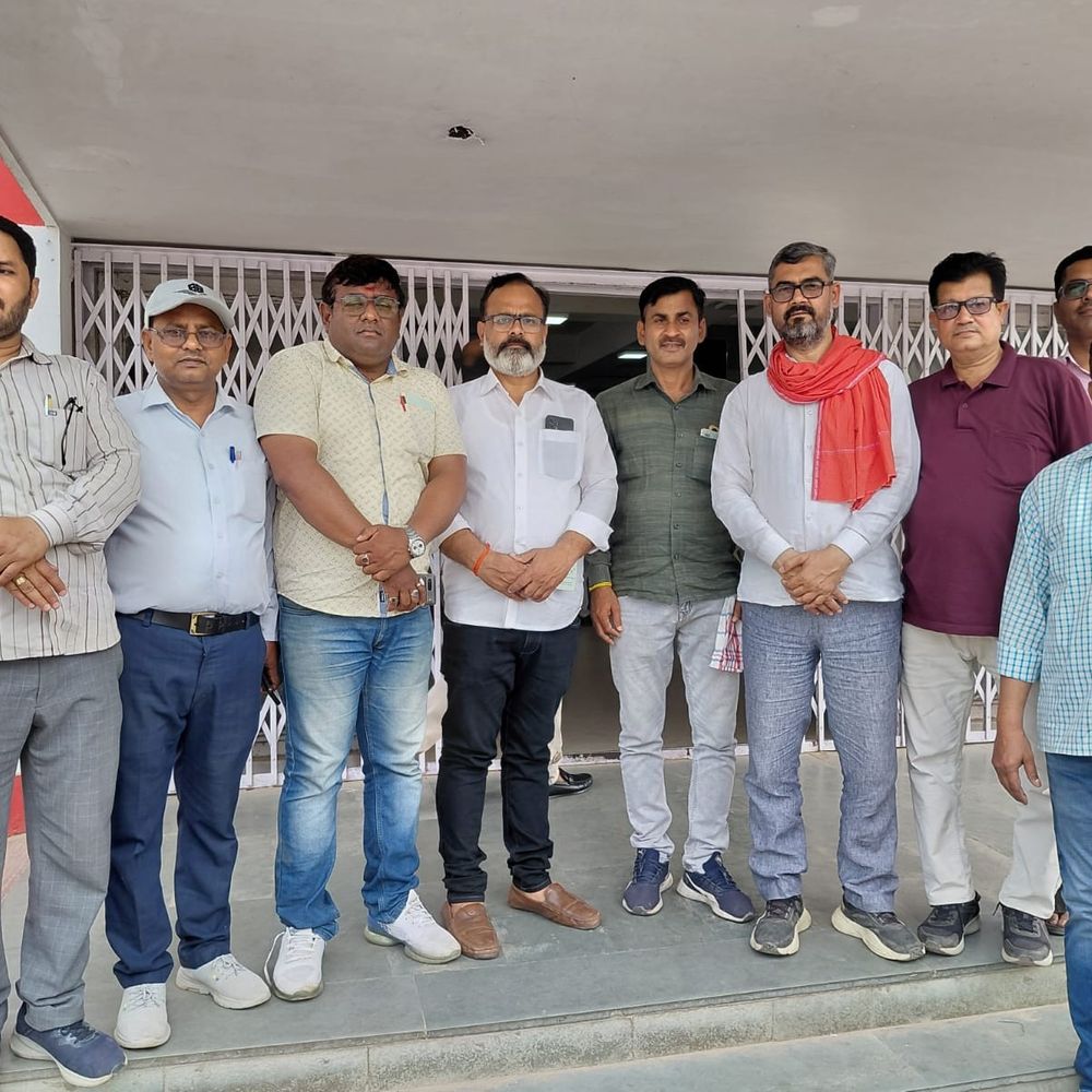 बलिया में शिक्षकों का TET अनिवार्यता के खिलाफ विरोध:'शिक्षक की पाती' कार्यक्रम के तहत राष्ट्रपति-प्रधानमंत्री को भेजे पत्र