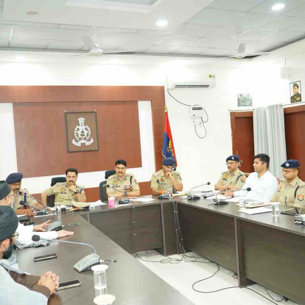 कानपुर में ईद को लेकर पुलिस की तैयारी:कमिश्नर ने धर्मगुरुओं संग की बैठक, संवेदनशील इलाकों में अतिरिक्त फोर्स और गश्त के निर्देश