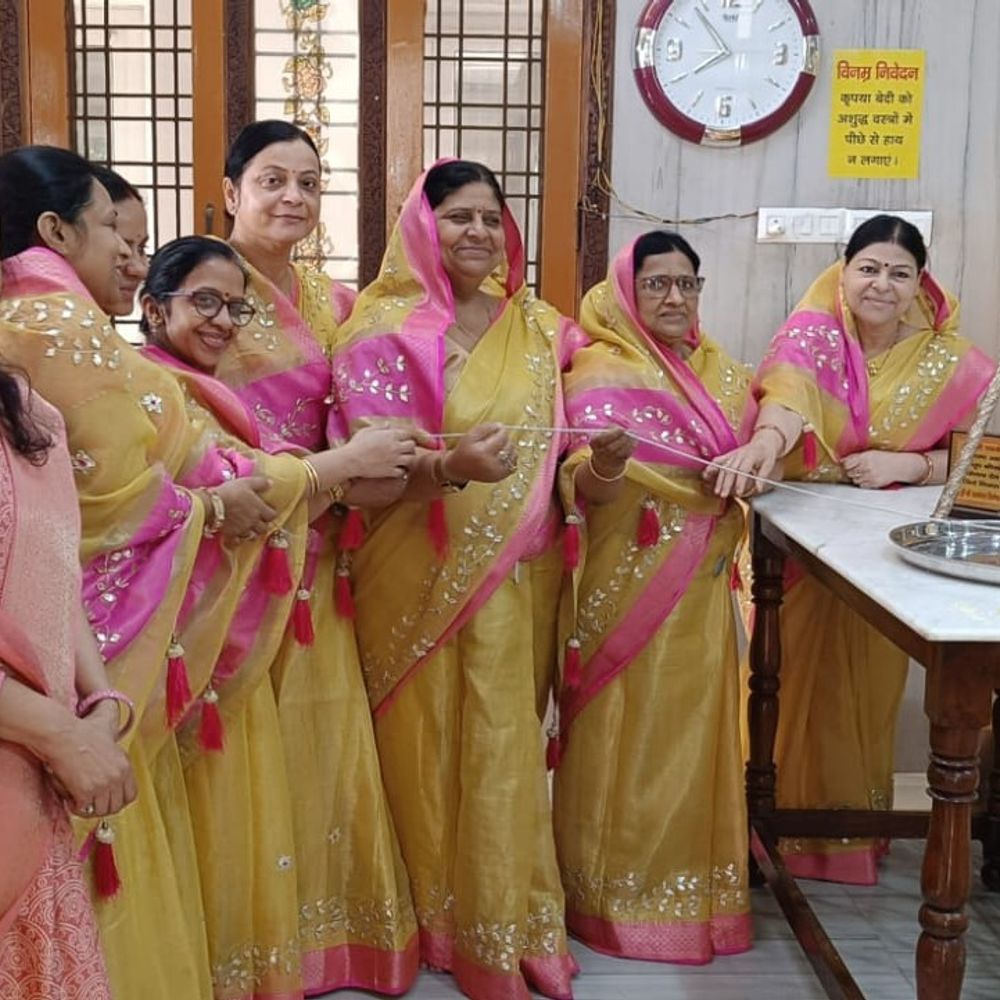 भगवान ऋषभदेव का जन्म-तप कल्याणक महोत्सव मनाया गया:गोमतीनगर के विशाल खंड स्थित जैन मंदिर में विशेष पूजन