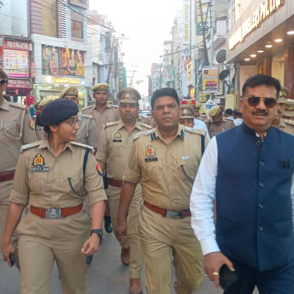 जौनपुर में सड़क पर नमाज की इजाजत नहीं:अलविदा जुमे की नमाज से पहले डीएम-एसपी ने किया निरीक्षण