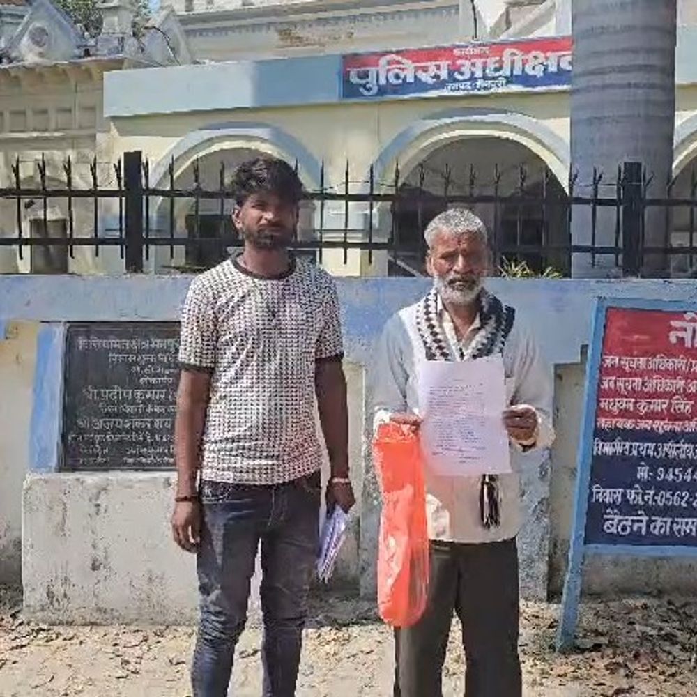 मारपीट मामले में गंभीर धाराएं बढ़ाने की मांग:फरसे से हमला, कलाई टूटी, पीड़ित ने एसपी से लगाई गुहार