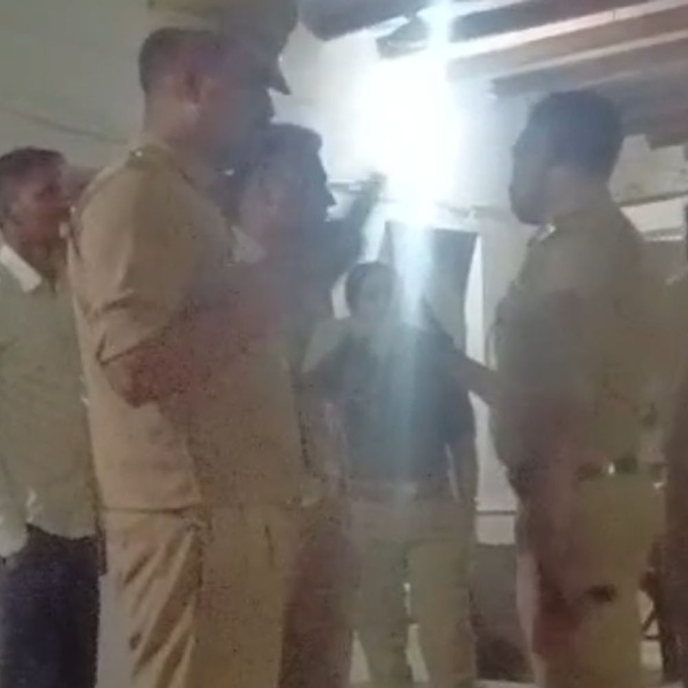 संभल में किशोरी से 4 युवकों ने सामूहिक दुष्कर्म किया:पिता की शिकायत पर FIR, आरोपी ने तहेरे भाई को फोन कर जुर्म कबूला, खेत में बेहोश मिली