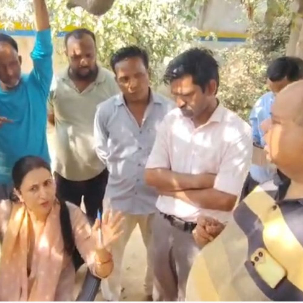 हापुड़ में दयाल गैस एजेंसी और गोदाम सील:कालाबाजारी की शिकायत पर FIR के आदेश, DSO बोलीं- कालाबाजारी हुई तो नपेंगे संचालक