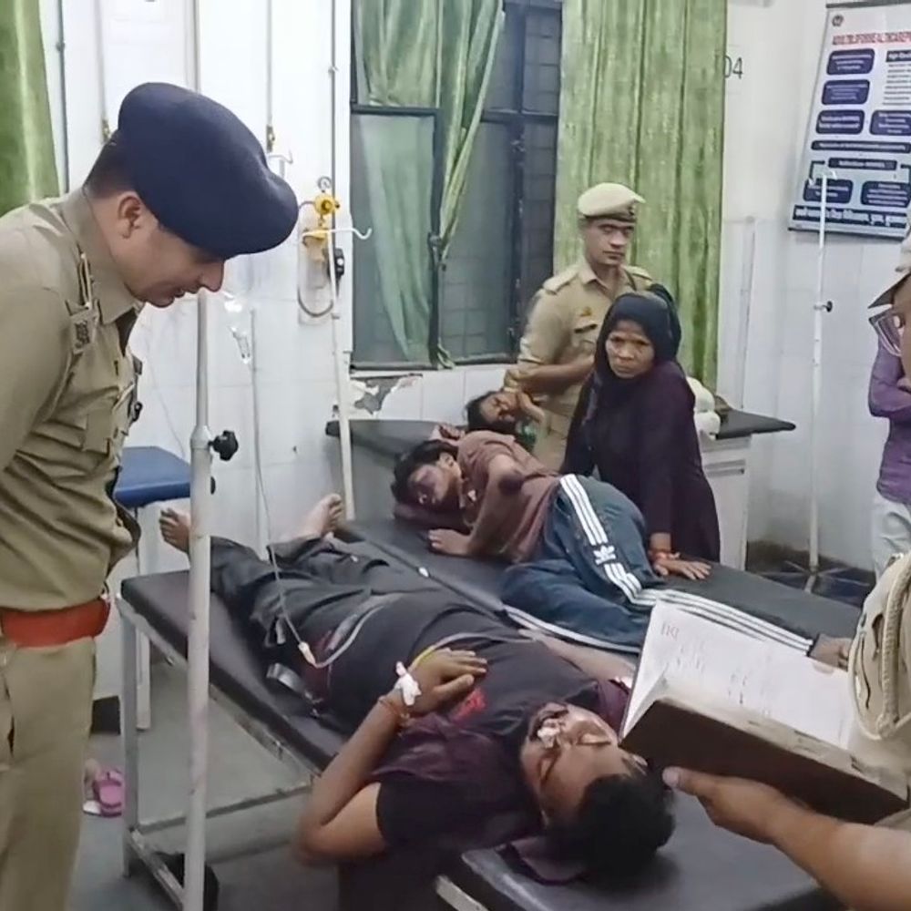 मुजफ्फरनगर में कार हादसे में 2 युवकों की मौत:होंडा सिटी पेड़ से टकराई, 4 गंभीर घायल; शादी से लौट रहे थे