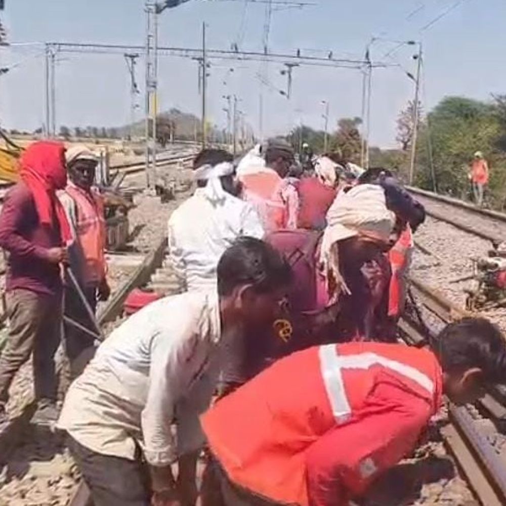 ललितपुर-बीना मेमू ट्रेन 3 दिन रद्द:जाखलौन यार्ड रीमॉडलिंग के कारण; 5 ट्रेनों का समय बदला