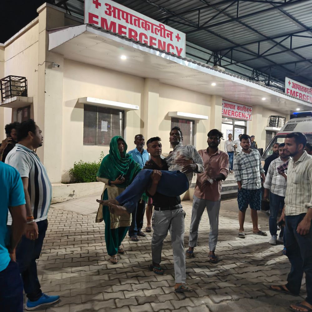 पीलीभीत में दो समुदायों में विवाद, युवक गंभीर घायल:परिजनों ने जिला अस्पताल में किया हंगामा, पुलिस बल तैनात