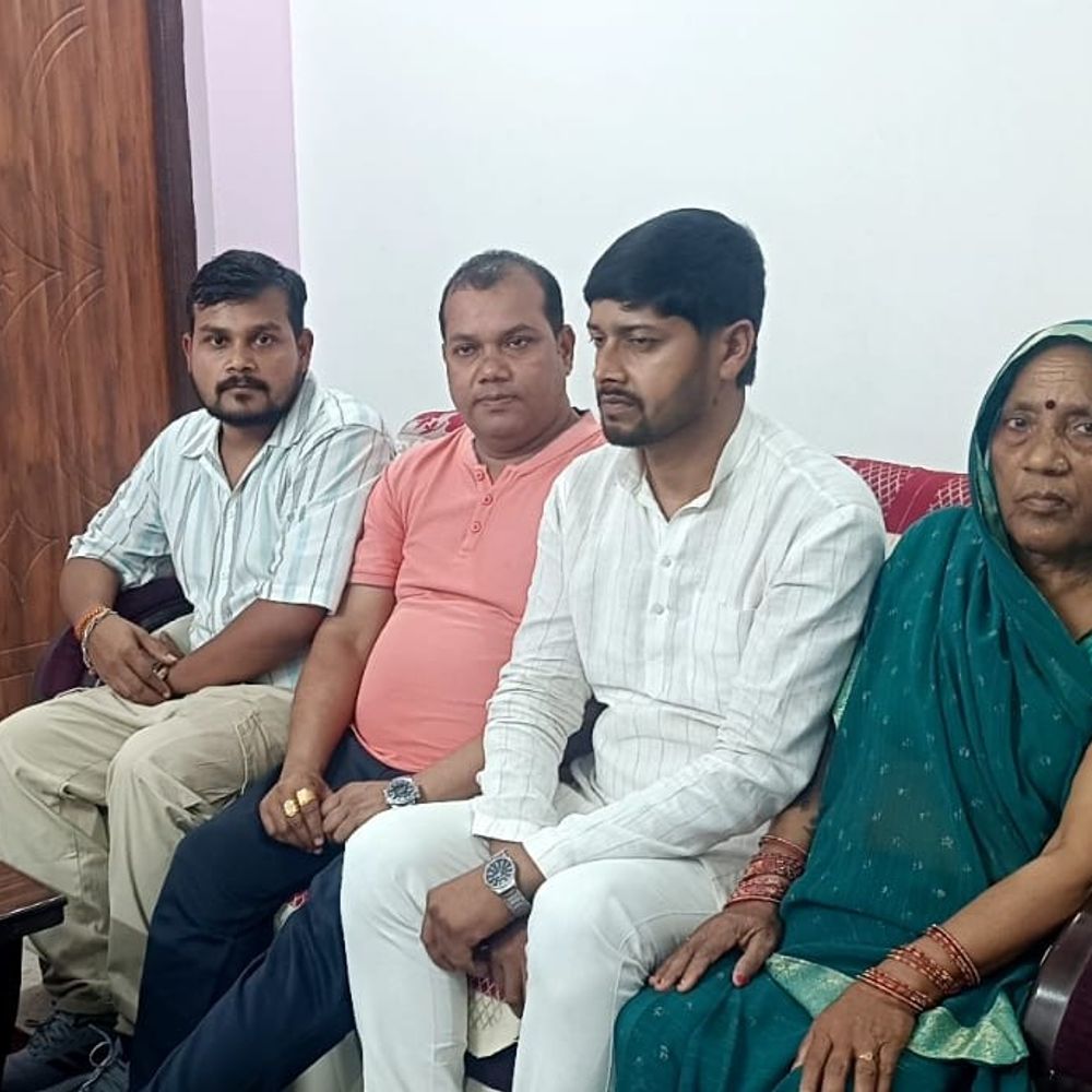 धमाकों,ड्रोन साये में 11 दिन दुबई में फंसे रहे दिनेश:पांच गुना महंगा टिकट लेकर भांजे की शादी में शामिल होने पहुंचे, परिवार में खुशी