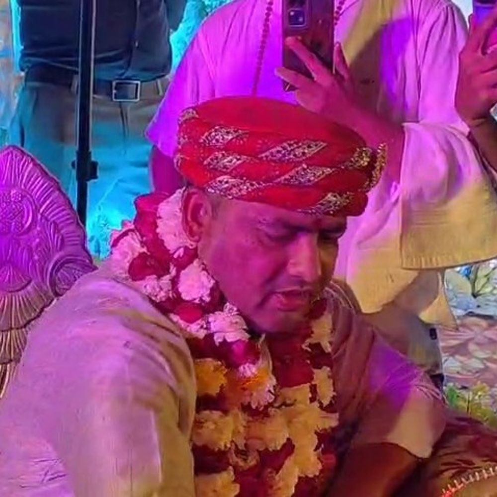 महंत ओमेंद्र जी महाराज ने सनातन धर्म को बताया सर्वश्रेष्ठ:फर्रुखाबाद फाल्गुन महोत्सव में पहुंचे मनौना धाम के महंत