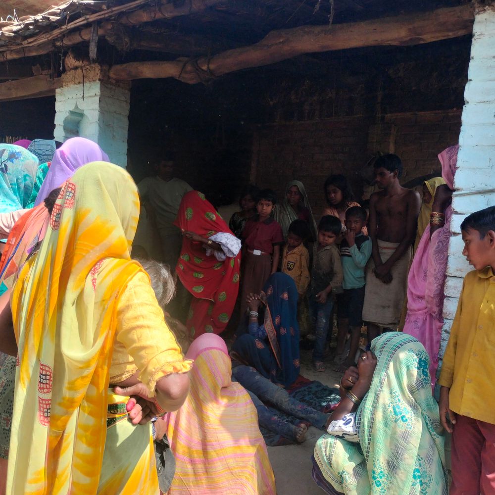 कौशांबी में गड्ढे में डूबकर किशोरी की मौत:भैंस को पानी पिलाने गई थी, पैर फिसलने से हुआ हादसा