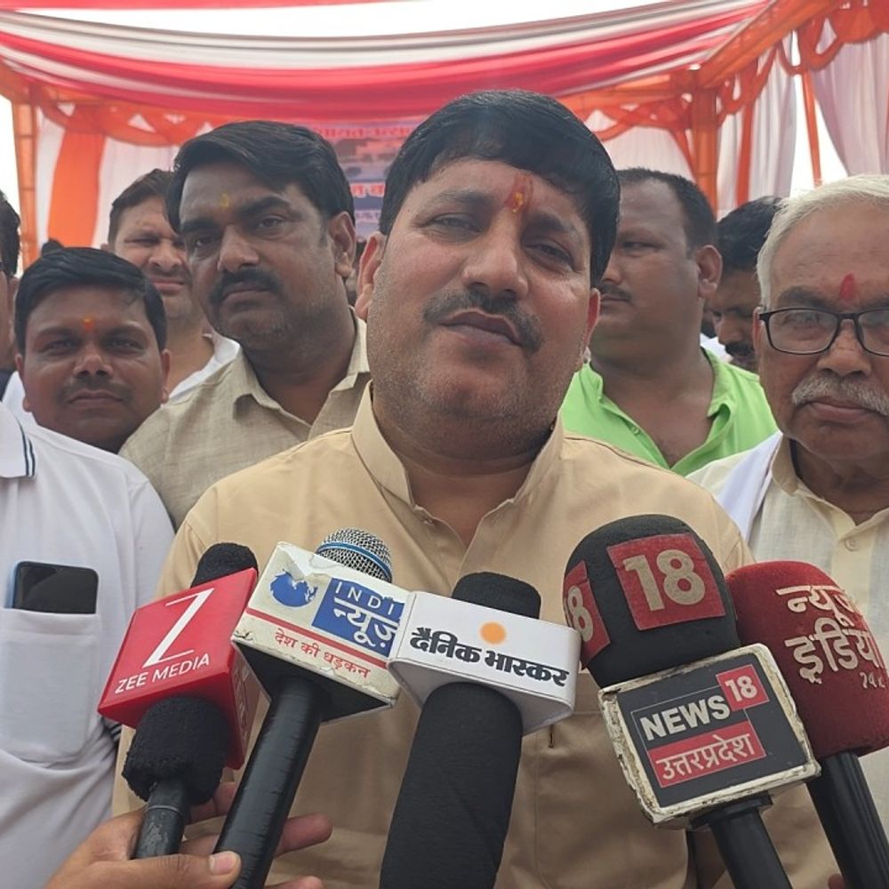 गोंडा में पहले पंचायत उत्सव भवन का शिलान्यास:भाजपा विधायक, डीएम, सीडीओ ने की पूजा, 100 लोग रुक सकेंगे