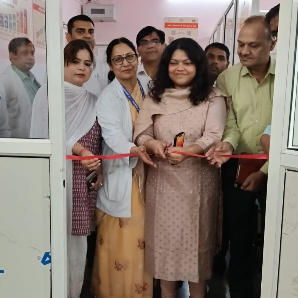 HPV वैक्सीन का डफरिन से हुआ आगाज:सीडीओ ने किया टीकाकरण केंद्र का निरीक्षण, अब कैंसर से बचाव की राह हुई आसान