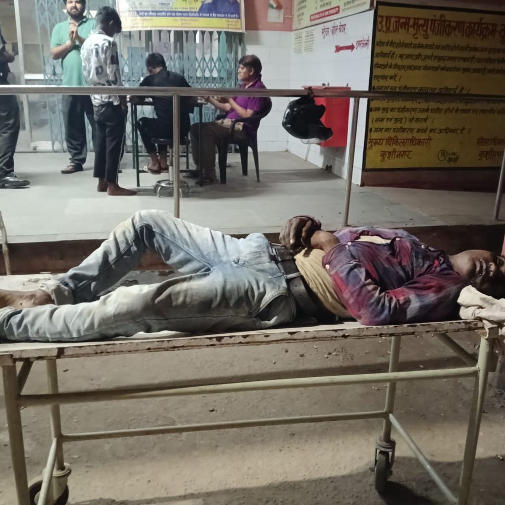 कुशीनगर में जहर खाकर अधेड़ ने दी जान:कुशीनगर के शंखापार माफी गांव की घटना; तीन बच्चों के सिर से उठा पिता का साया