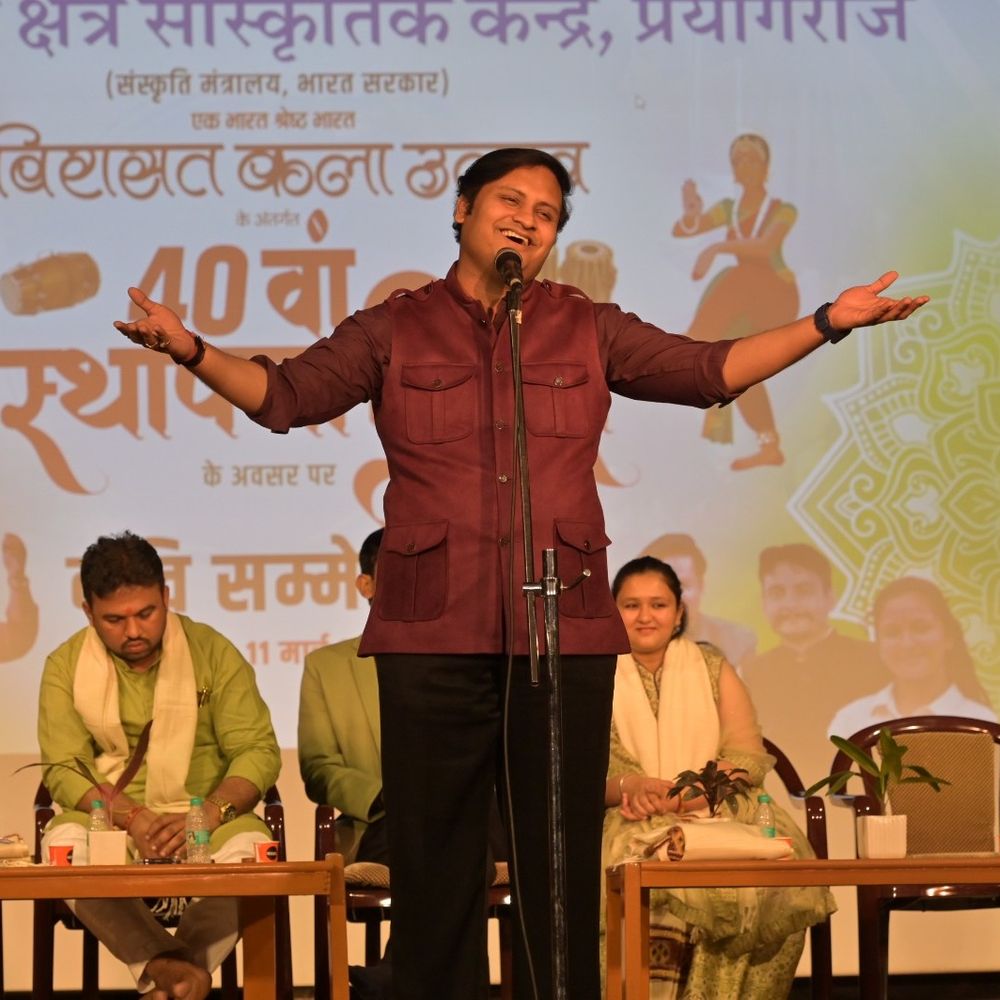 प्रयागराज में 'विरासत कला उत्सव' कवि सम्मेलन:देशभक्ति कविताओं पर झूम उठे श्रोता, तिरंगे का रंग छाया