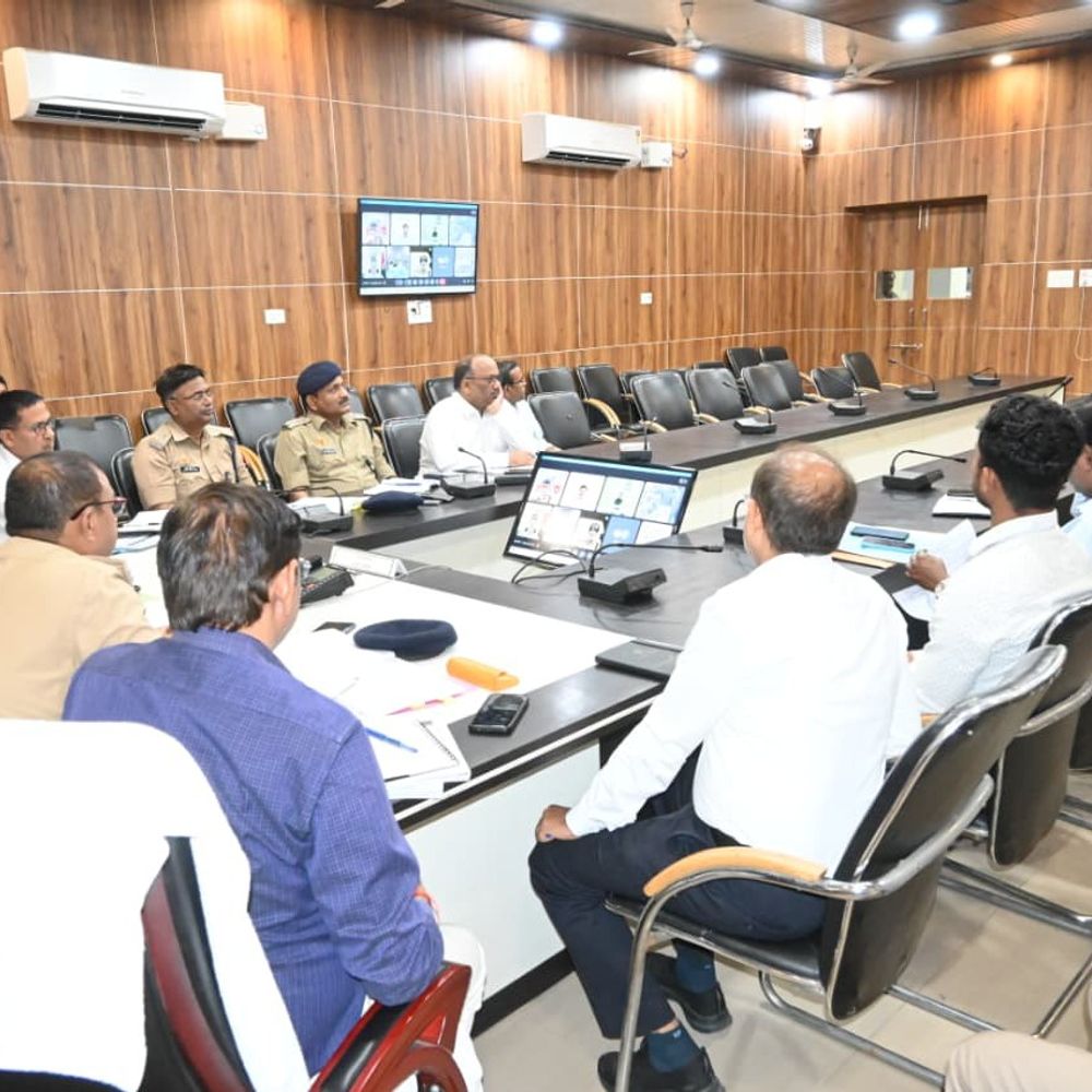 जालौन में सब इंस्पेक्टर भर्ती परीक्षा को लेकर तैयारियां:9600 अभ्यर्थी चार पालियों में देंगे परीक्षा, सीसीटीवी से होगी निगरानी