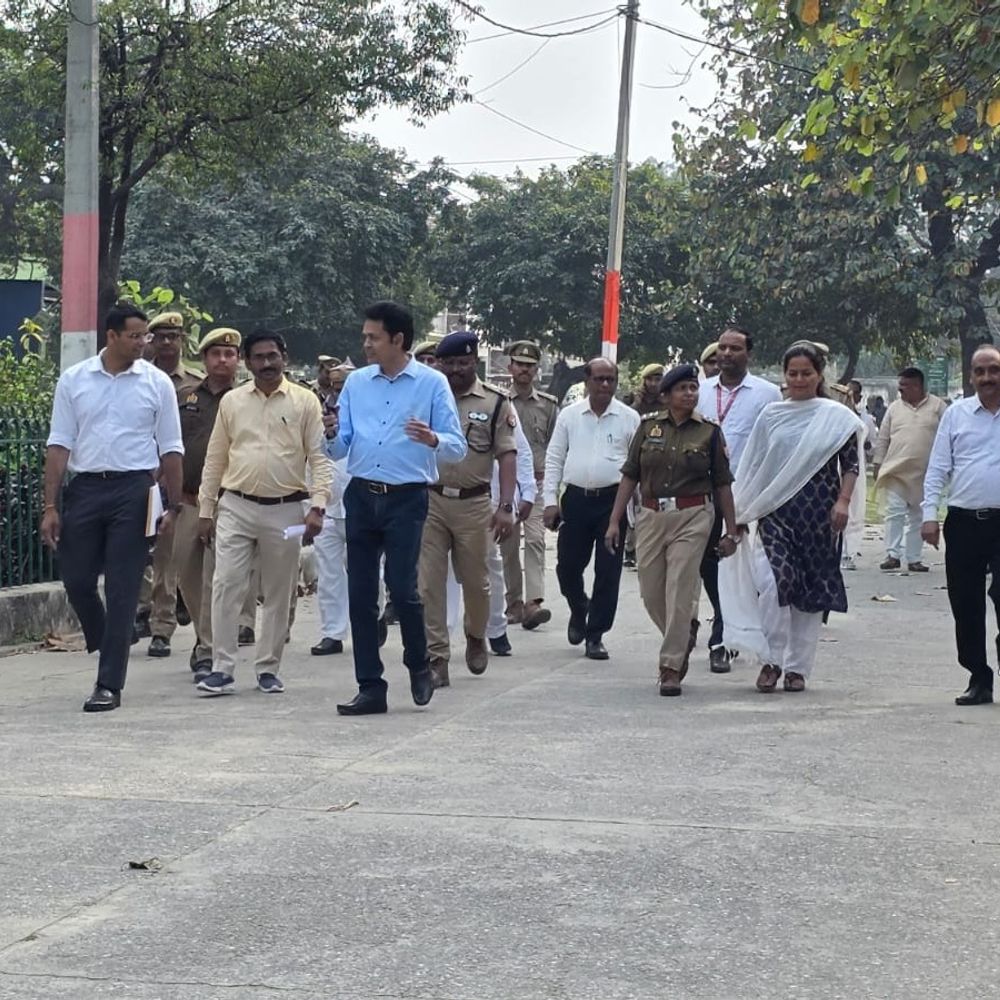 बलरामपुर में पुलिस भर्ती परीक्षा की तैयारियां पूरी:डीएम-एसपी ने केंद्रों पर सुरक्षा व्यवस्था का लिया जायजा