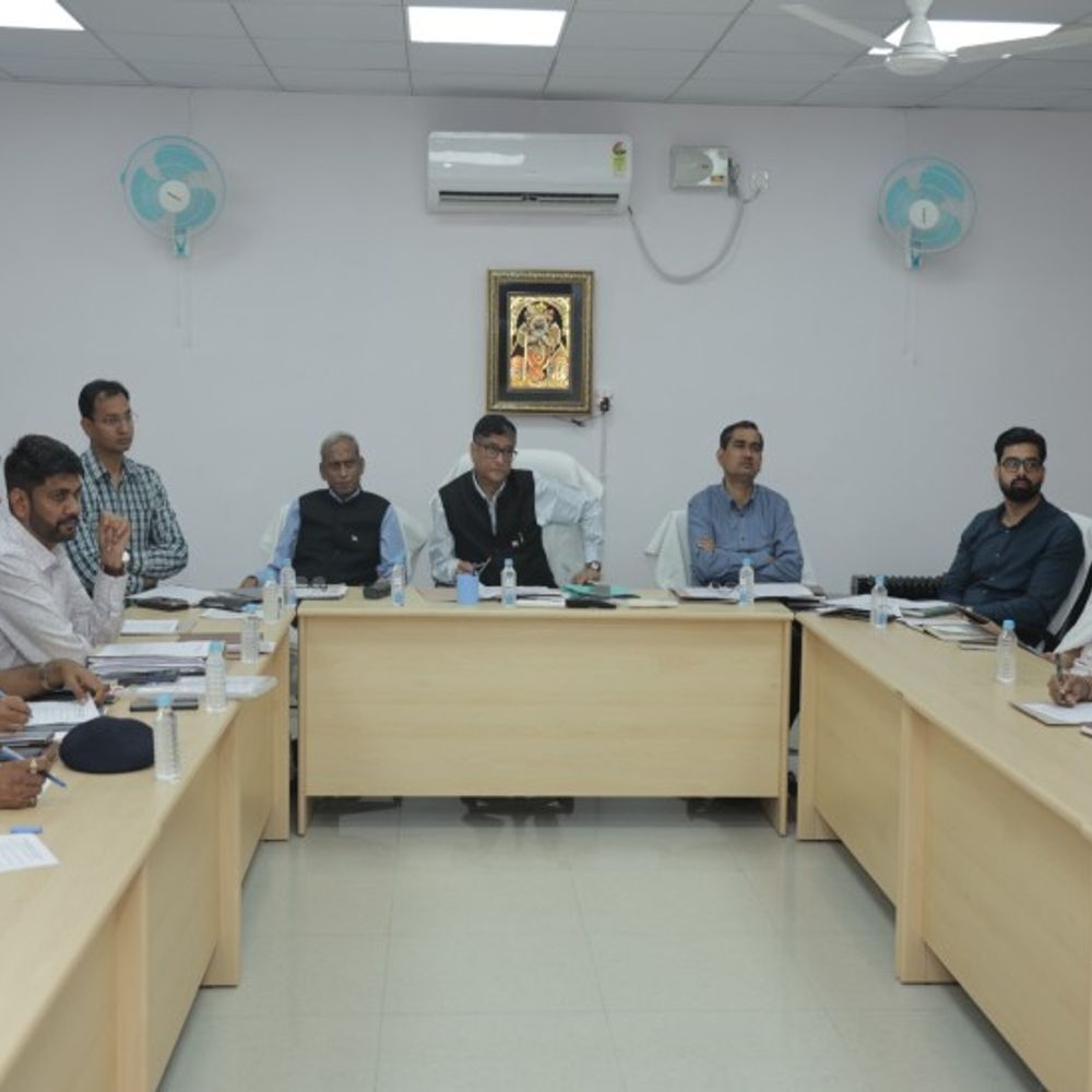 बांके बिहारी मंदिर में फूल बंगला बनवाना हुआ मंहगा:भक्त को जमा करने होंगे 151000/ रुपए, हाई पावर मैनेजमेंट कमेटी ने लिया निर्णय