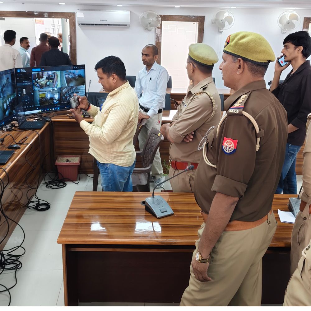 कौशांबी में SI परीक्षा, फुलप्रूफ सुरक्षा के इंतजाम:सभी 6 केंद्रों पर सीसीटीवी से निगरानी, पुलिस ऑफिस में कंट्रोल रूम