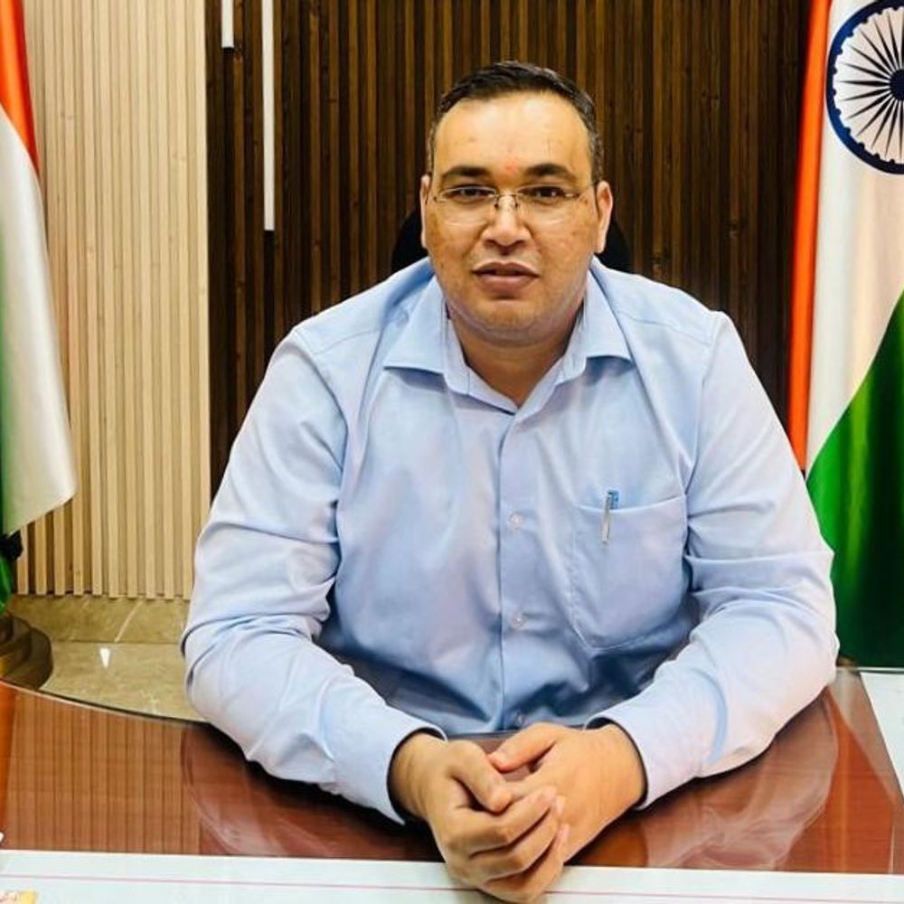 कासगंज में डीएम ने एलपीजी आपूर्ति पर दिए निर्देश:अधिकारियों को गैस बुकिंग व डिलीवरी के निर्बाध आपूर्ति सुनिश्चित करने को कहा