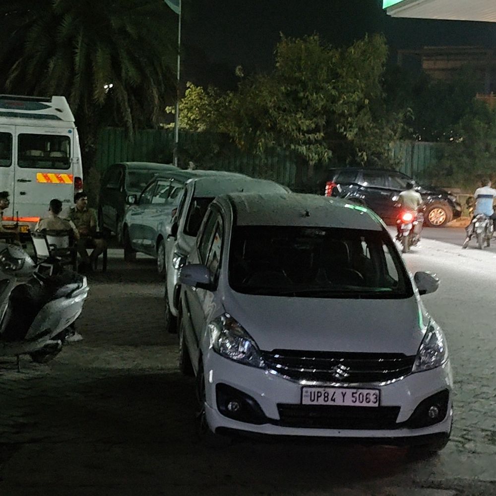 अस्पताल संचालक के पास 50 लाख अवैध धन की सूचना:बांदा में तीसरे दिन भी आयकर विभाग की छापेमारी जारी, मनी लॉन्ड्रिंग की आशंका