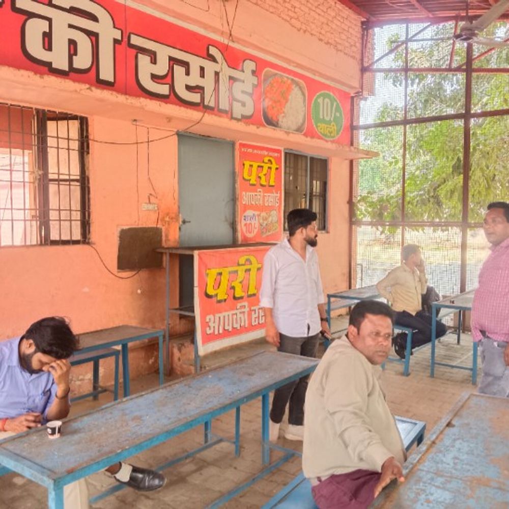 शाहजहांपुर में ‘परी आपकी रसोई’ अस्थायी रूप से बंद:गैस सिलेंडर न मिलने से रुकी सेवा, 10 रुपए भरपेट थाली पर जंग का असर