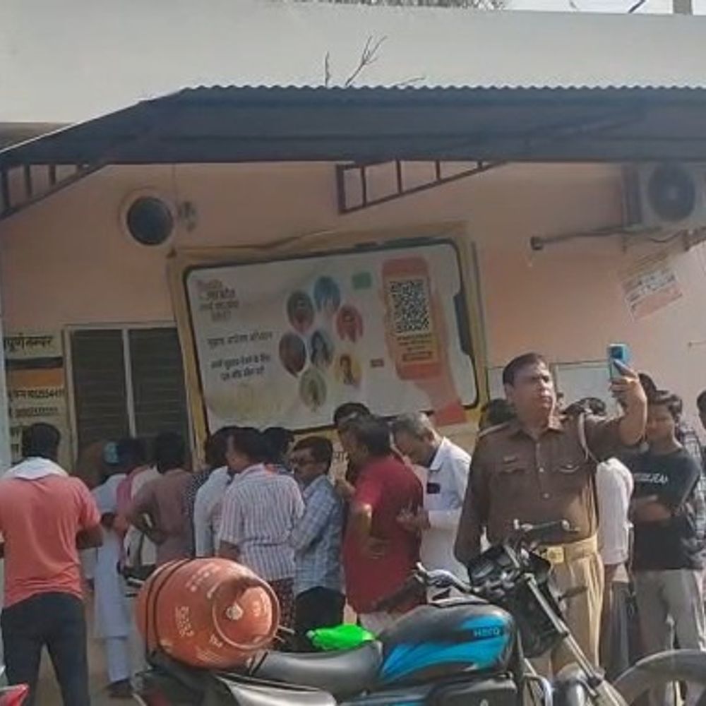 पीलीभीत में रसोई गैस बुकिंग ठप:सर्वर डाउन होने से उपभोक्ता सिलिंडर के लिए परेशान