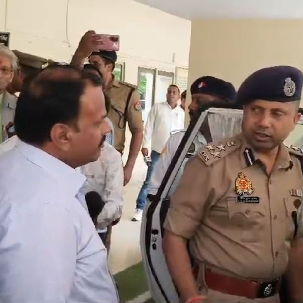 फिरोजाबाद पहुंचे डीआईजी शैलेश पांडे:बेहतर पुलिसिंग के साथ कानून व्यवस्था, जनसुनवाई और त्योहारों की सुरक्षा पर निर्देश