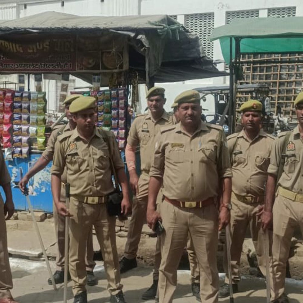 कासगंज में अलविदा जुमे की नमाज शांतिपूर्ण सम्पन्न:मस्जिदों के बाहर पुलिस और पीएसी के जवान रहे मुस्तैद