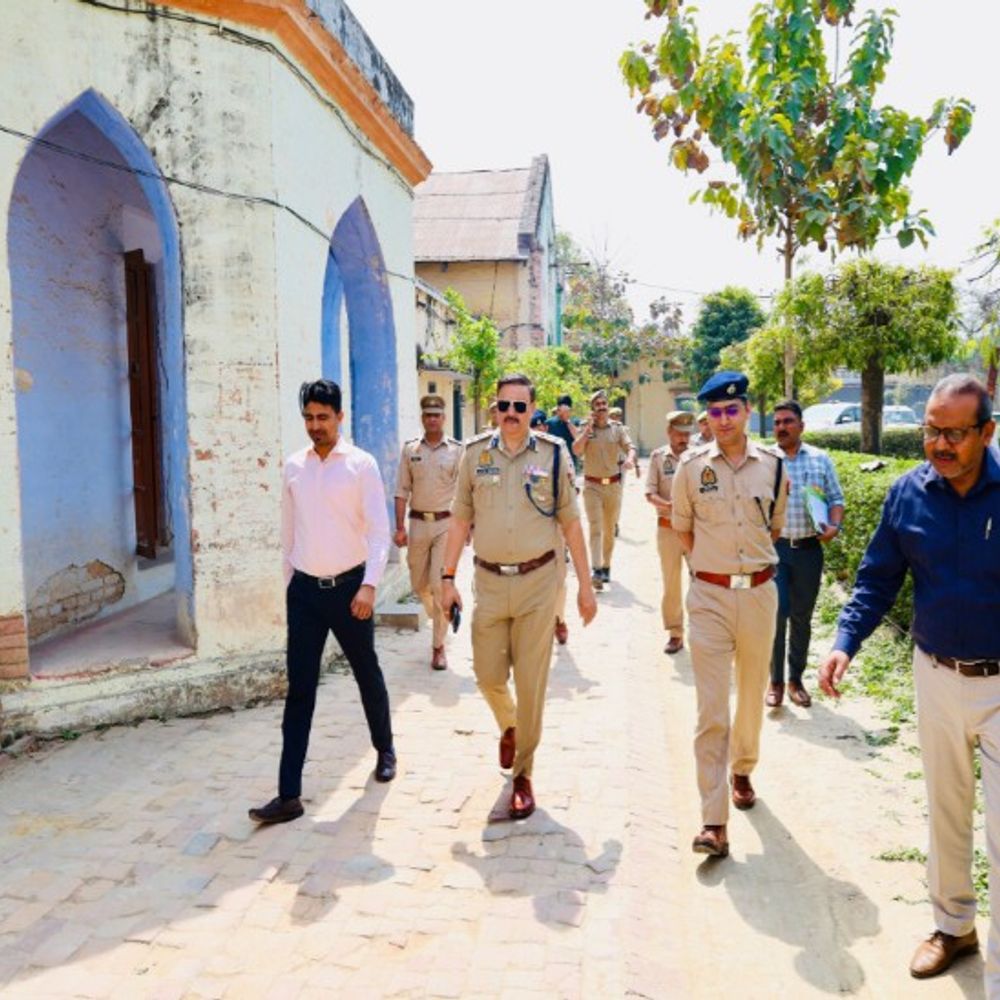 शाहजहांपुर में यूपी एसआई परीक्षा 13 केंद्रों पर होगी:4560 अभ्यर्थी होंगे शामिल, एसपी ने सुरक्षा व्यवस्था जांची