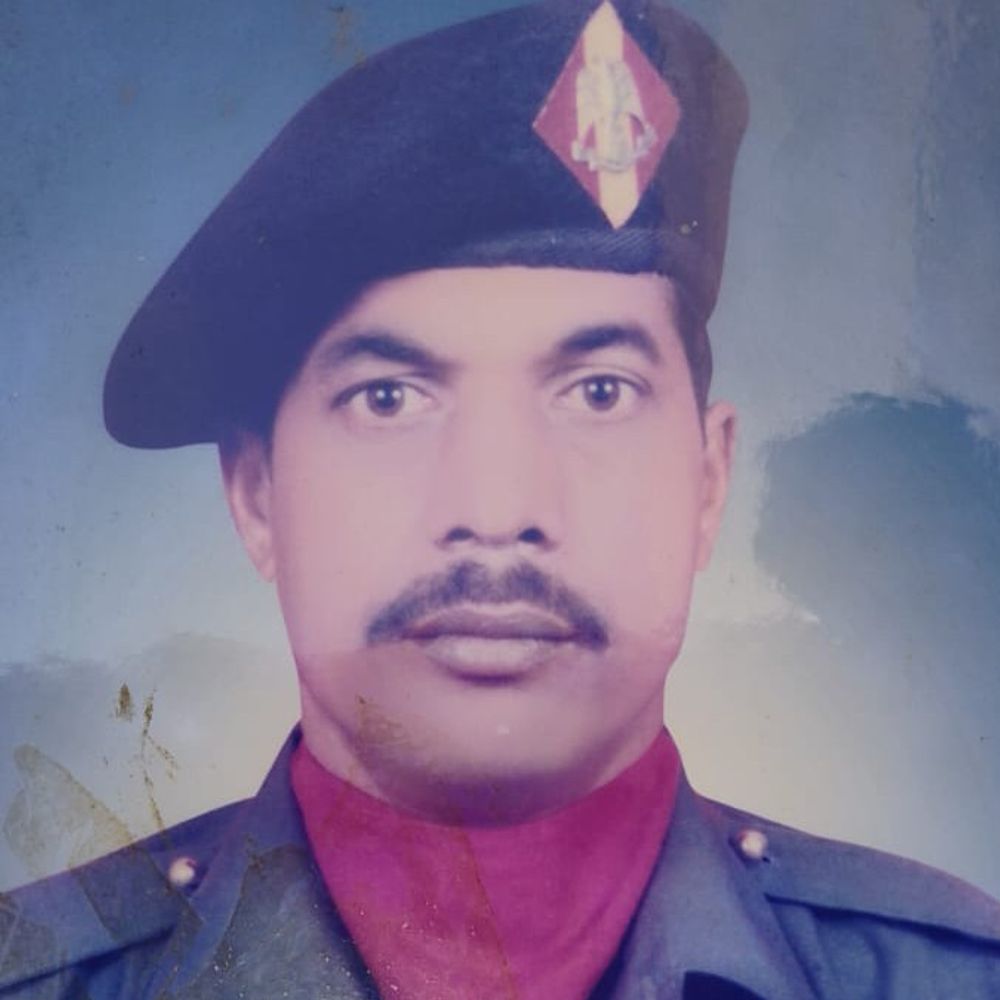 हरदोई में पूर्व फौजी का शव बाग में मिला:यज्ञ की लकड़ी लेने गए थे, परिजन बोले- हार्ट के मरीज थे