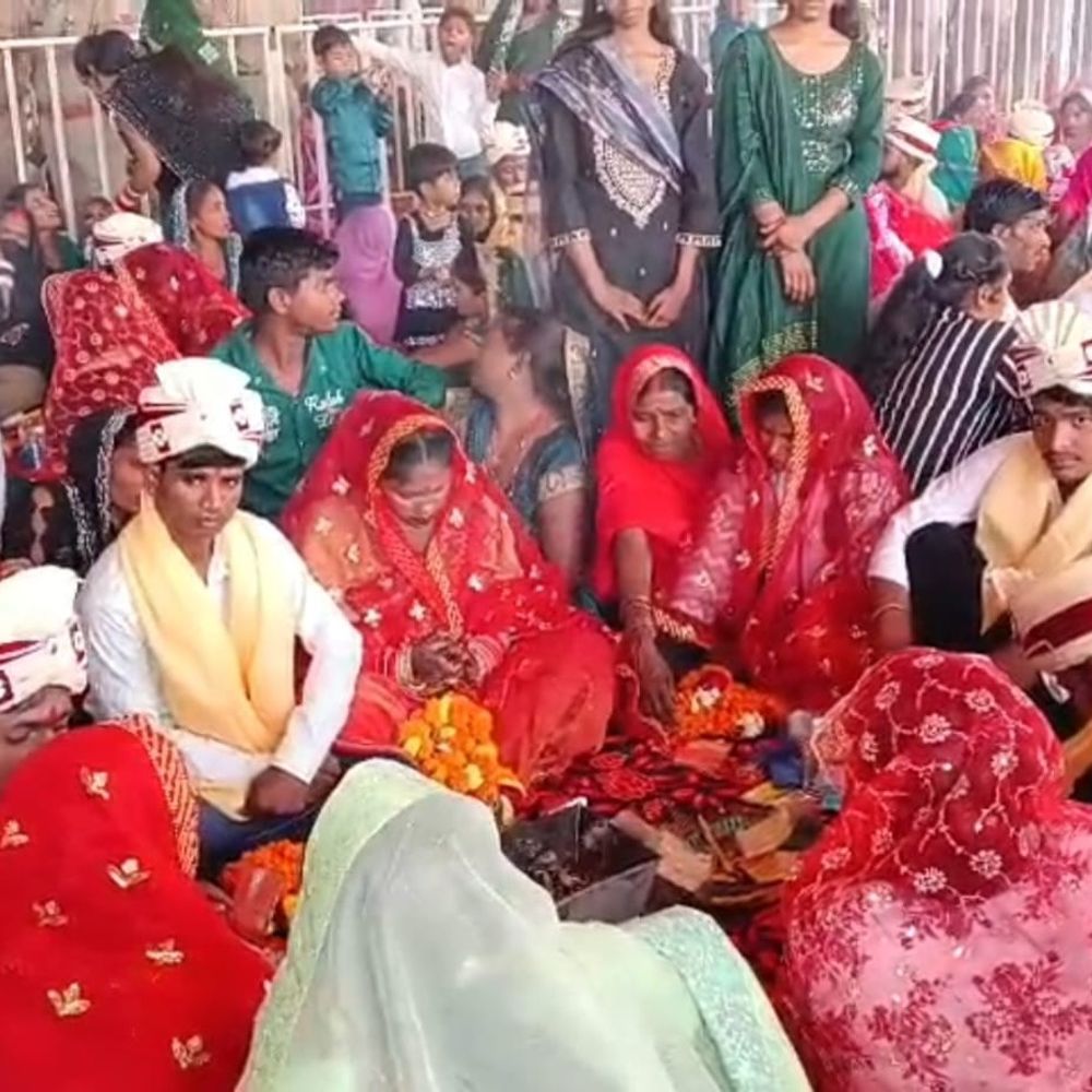 अम्बेडकरनगर में 140 जोड़ों का सामूहिक विवाह:कन्याओं को 60 हजार रुपये और 25 हजार के उपहार मिले