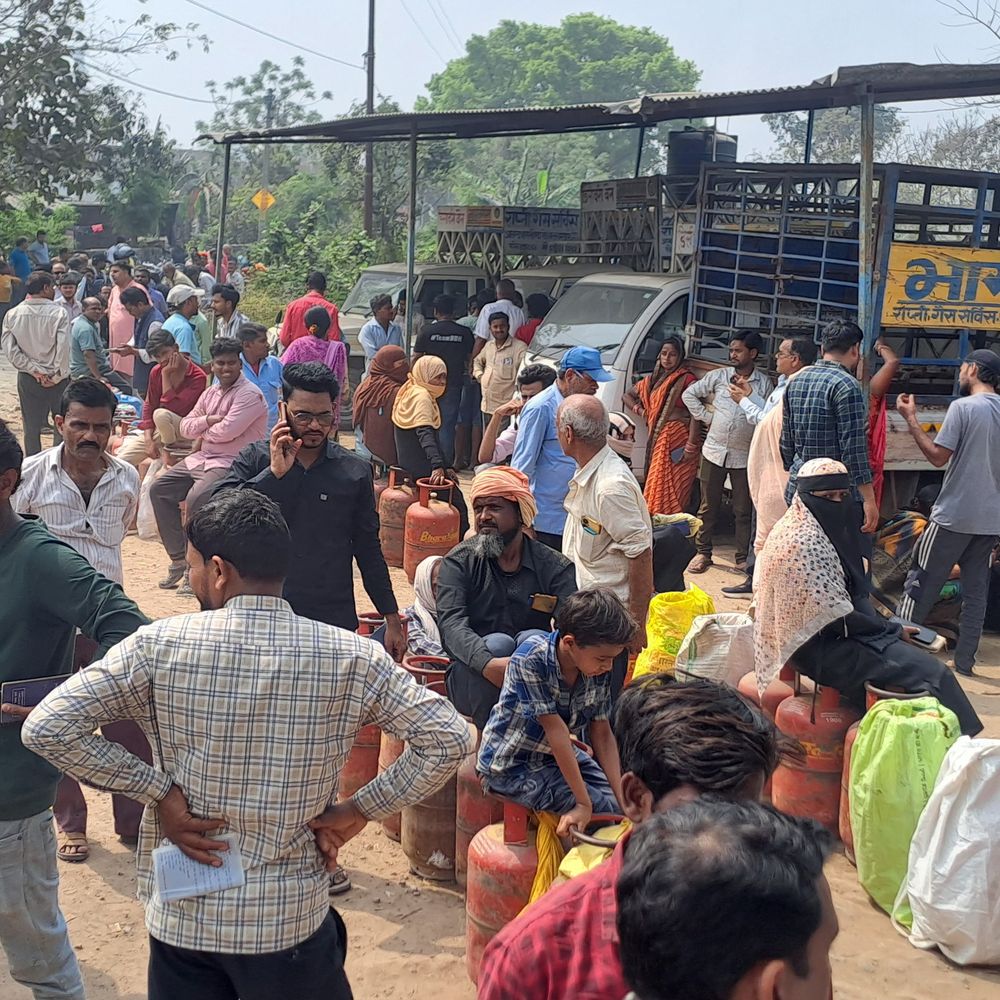 DM ने कहा- बिना बुकिंग नहीं मिलेगा गैस सिलेंडर:कालाबाजारी पर एजेंसी का लाइसेंस रद्द होगा, निगरानी के दिए निर्देश