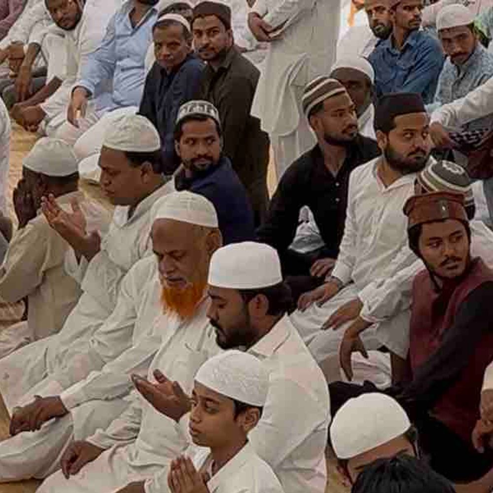 गोरखपुर में रोजेदारों ने मांगी अमन-चैन की दुआ:जुमे पर रहा इबादत का माहौल, बड़ी संख्या में रोजेदारों ने अदा की नमाज