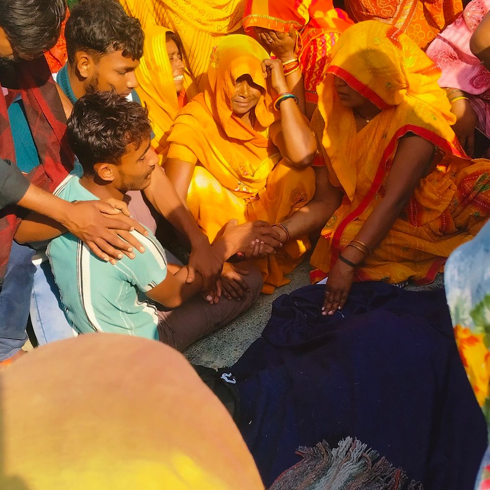 फूलपुर में ट्रक की टक्कर से छात्रा की मौत:मेहंदीपुर गांव के पास हादसा, परिवार में मचा कोहराम