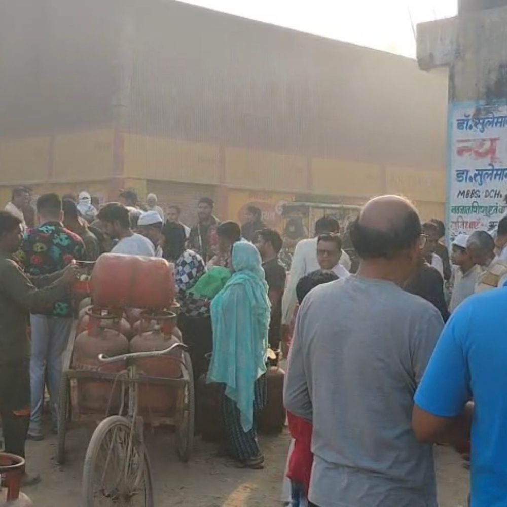 बिजनौर में पर्याप्त मात्रा में एलपीजी सिलेंडर:डीएम बोले- कालाबाजारी या जमाखोरी करने वालों पर होगी सख्त कार्रवाई