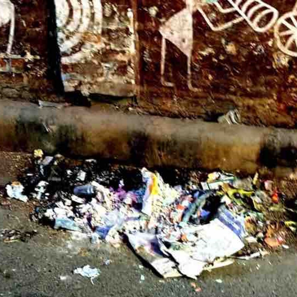 कानपुर: नगर आयुक्त को सड़क पर मिली गंदगी:सफाई निरीक्षक-नायक को नोटिस, तीन कर्मचारियों का वेतन कटा