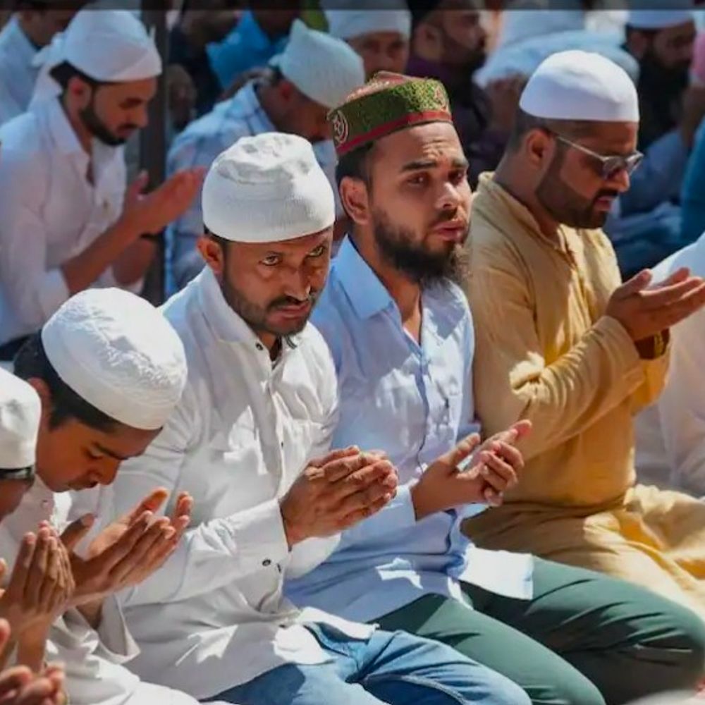 बाराबंकी में 325 स्थानों पर अलविदा नमाज:24 संवेदनशील जगहों पर पीएसी बल तैनात रहेगा