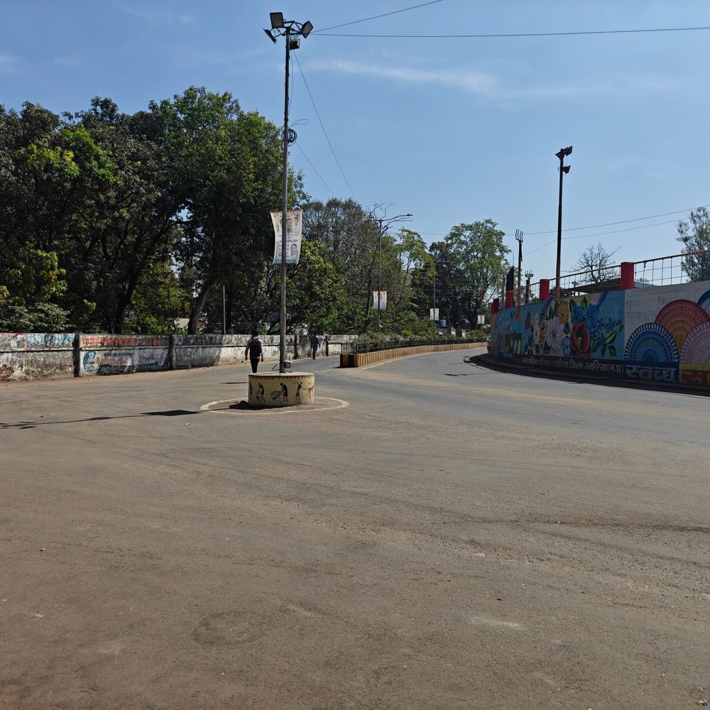 उमरिया में मार्च में ही गर्मी, पारा 36.6 डिग्री पहुंचा:गन्ने का रस और फलों की दुकानों पर ग्राहकों की भीड़; दोपहर में सड़कें सूनी