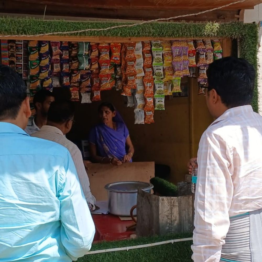 औरैया में 14 घरेलू गैस सिलेंडर जब्त:व्यावसायिक उपयोग पर जिला पूर्ति अधिकारी ने दिए सख्त निर्देश