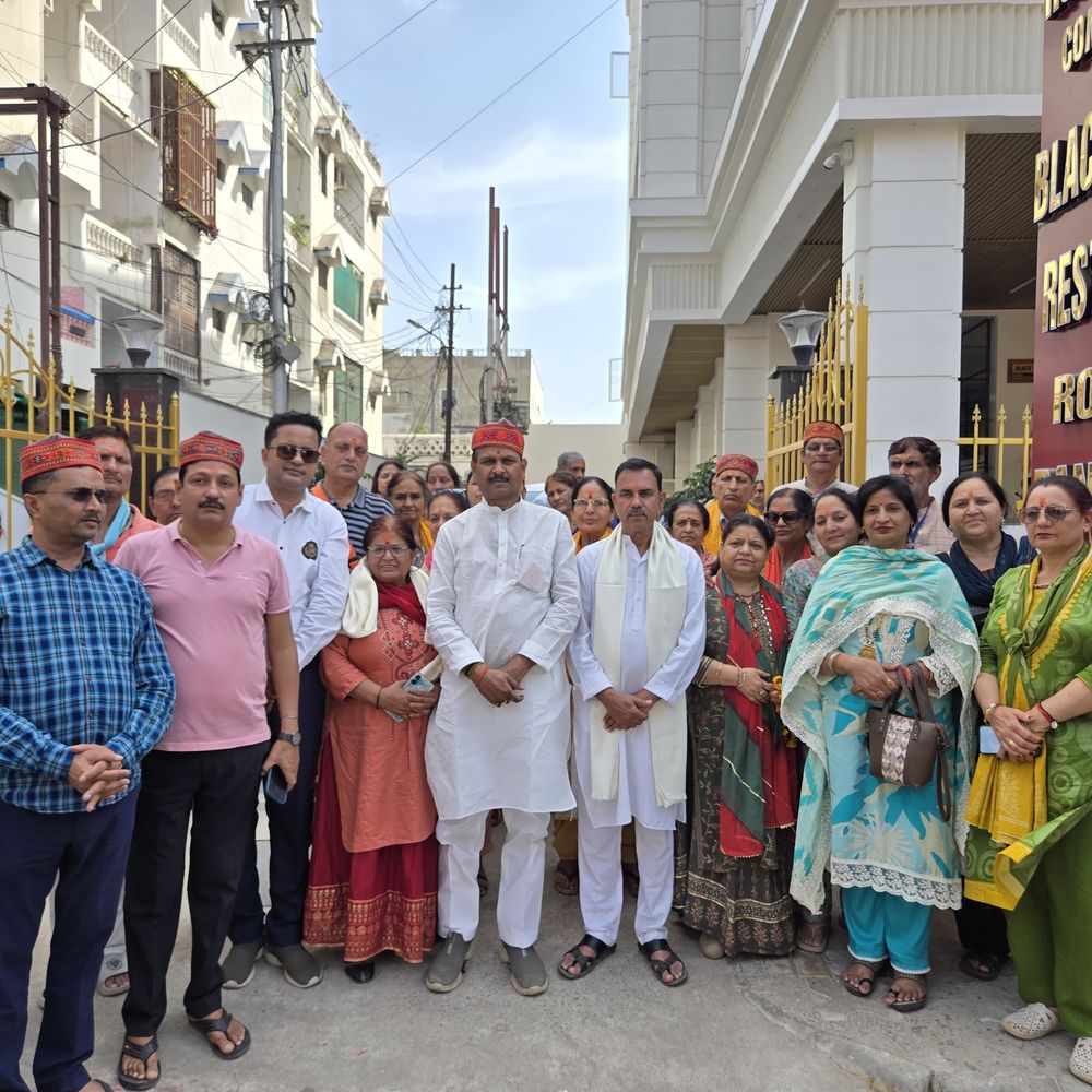 हिमांचल प्रदेश बिलासपुर के श्रद्धालु प्रयागराज पहुंचे:महापौर ने किया स्वागत, शहर और संगम की विरासत से कराया अवगत