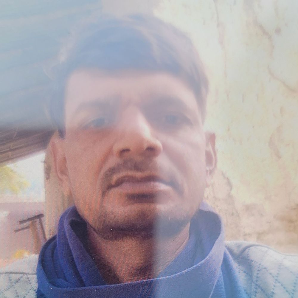 ट्रैक्टर नहर में पलटा, मिस्त्री की मौत:उन्नाव में हादसा, परिजन पोस्टमार्टम हाउस पहुंचे