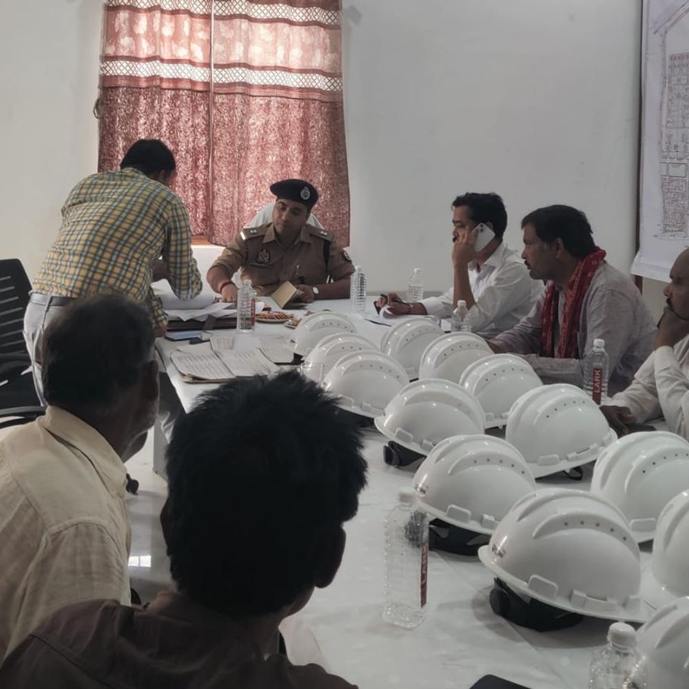 कुशीनगर में सरकारी नाले से हटेगा अवैध कब्जा:15 किमी लंबे नाले पर कंपनी ने किया था अतिक्रमण, किसानों से बनी सहमति