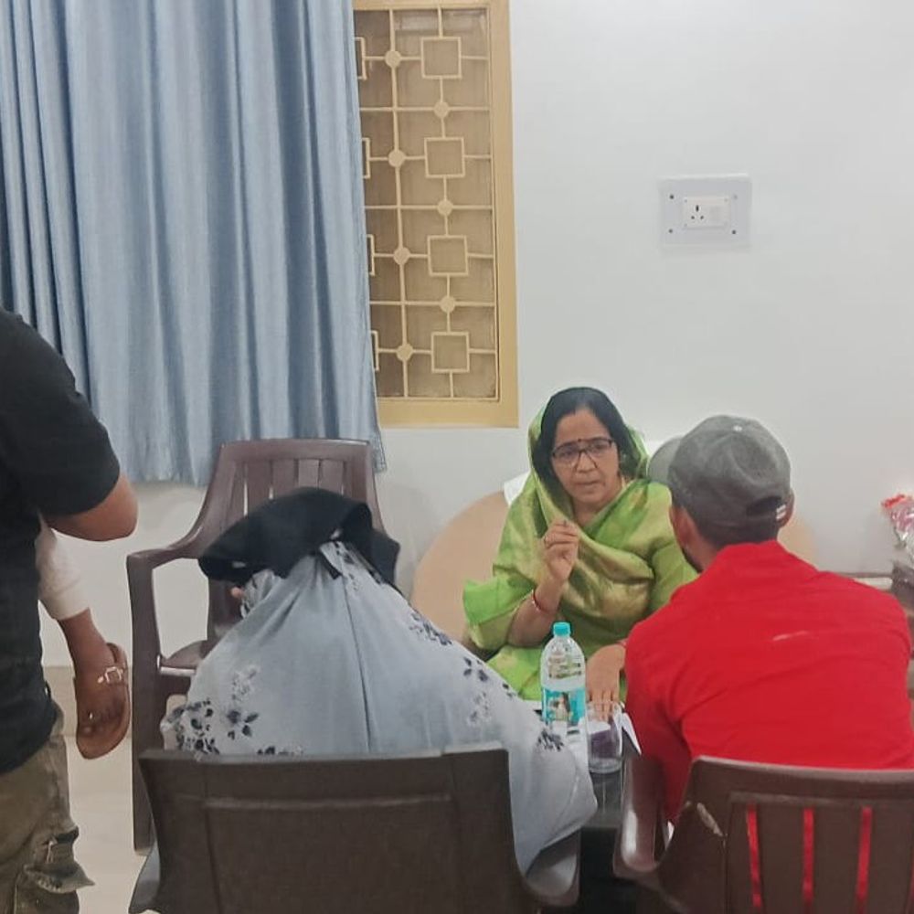 जौनपुर में महिला जनसुनवाई, 7 शिकायतें मिलीं:राज्य महिला आयोग की सदस्य गीता बिन्द ने की अध्यक्षता, मनचलों से परेशान युवती ने बताई पीड़ा