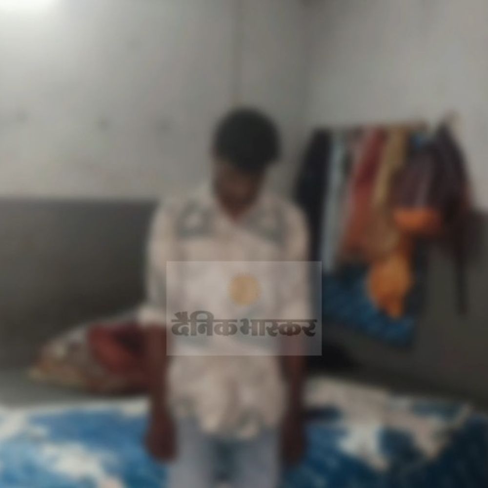 मैकेनिक ने सुसाइड से पहले बनाया VIDEO…फिर लगाई फांसी:  बोला-पुलिस की गाली से परेशान हूं; लड़की संग रूम-पार्टनर के भागने पर बुलाया गया था थाने – Korba News