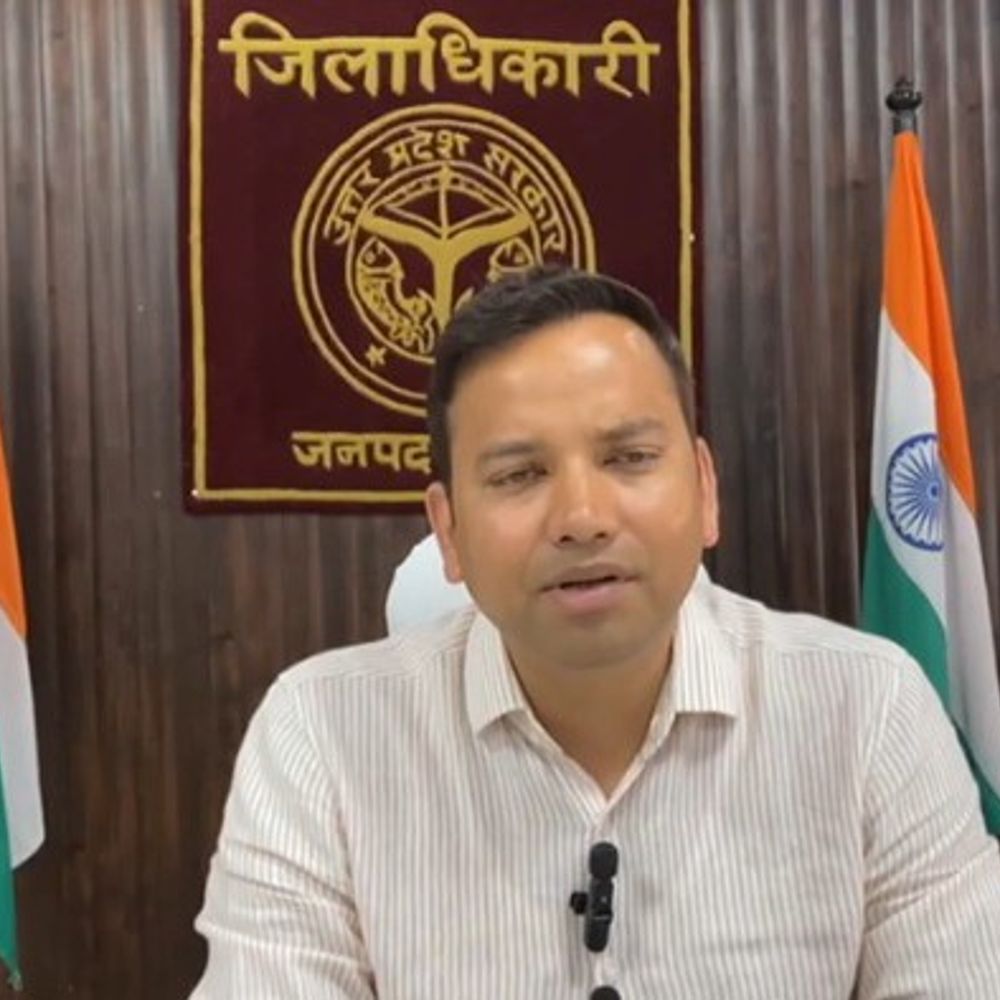 डीएम ने गैस किल्लत की अफवाहों को नकारा:कहा, जिले में पर्याप्त रसोई गैस उपलब्ध, जनता को नहीं होगी परेशानी