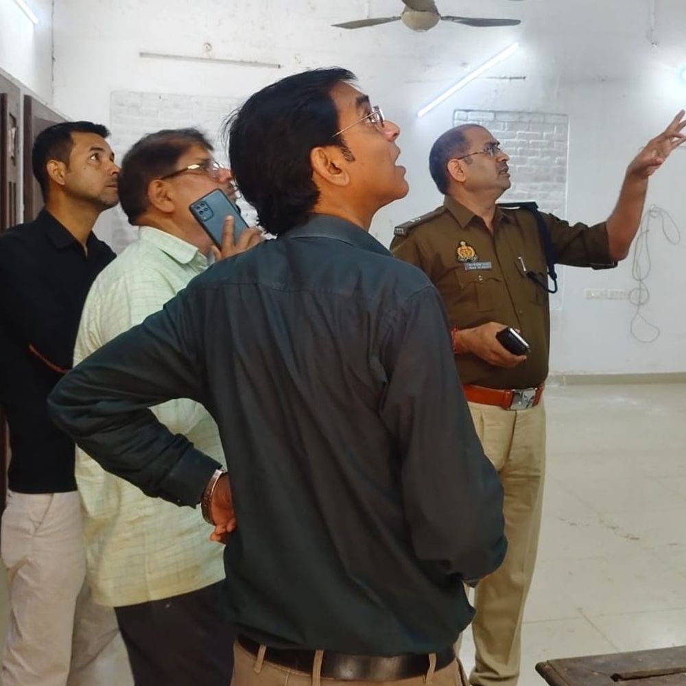 14 और 15 मार्च को उप निरीक्षक भर्ती परीक्षा:देवरिया में 10 केंद्रों पर 13,440 अभ्यर्थी देंगे पेपर, एएसपी ने देखी व्यवस्था